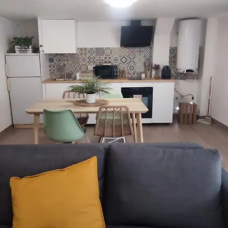 Rizos Apartment *